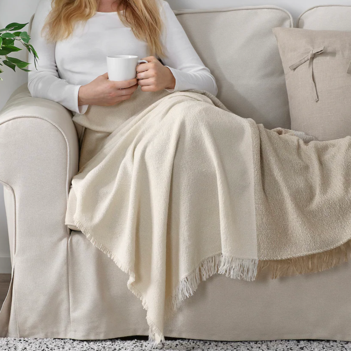 Cozy gift box with blanket